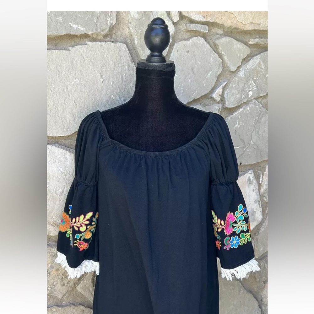 VaVa by Joy Han Dress Size S M Embroidered Floral On Off-Shoulder Dress Boho‎